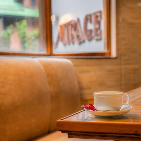 Hotel Mirage Srīnagar Eksteriør bilde