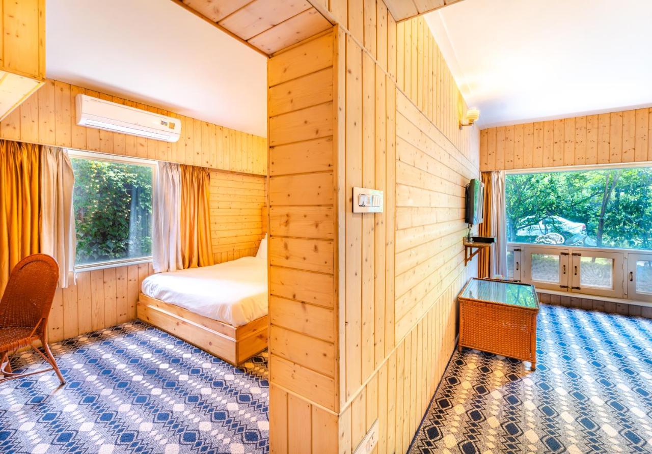 Hotel Mirage Srīnagar Eksteriør bilde