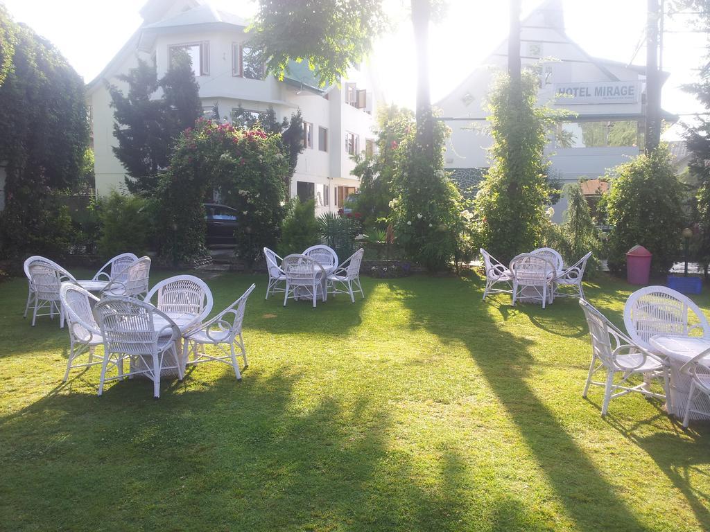 Hotel Mirage Srīnagar Eksteriør bilde