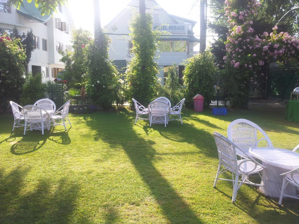 Hotel Mirage Srīnagar Eksteriør bilde
